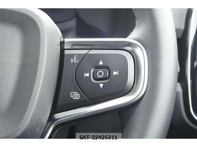 Volvo XC40 2023-07 8564008-13