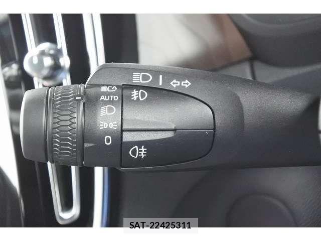 Volvo XC40 2023-07 8564008-14