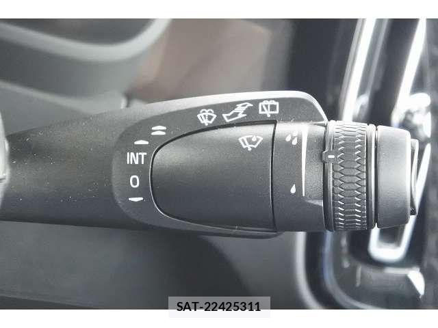 Volvo XC40 2023-07 8564008-15