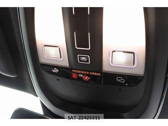 Volvo XC40 2023-07 8564008-17