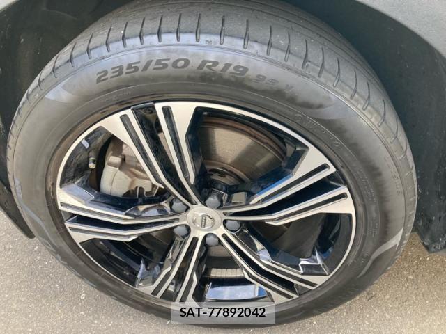 Volvo XC40 2020-09 8564009-11