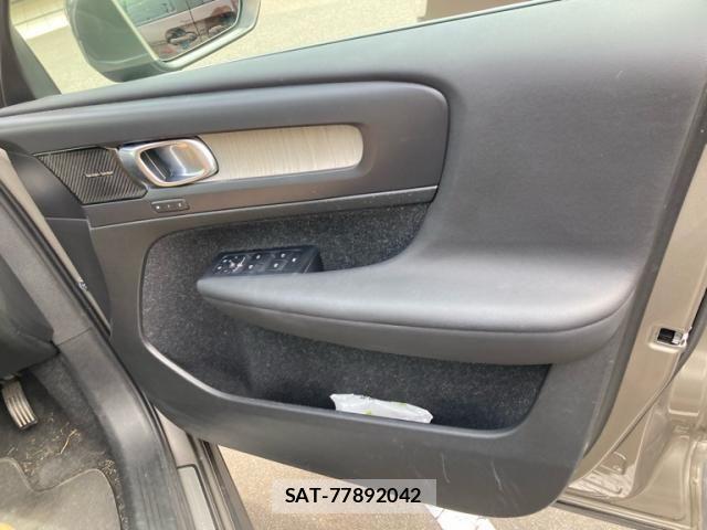 Volvo XC40 2020-09 8564009-14