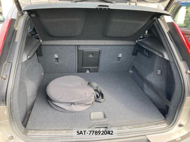 Volvo XC40 2020-09 8564009-17