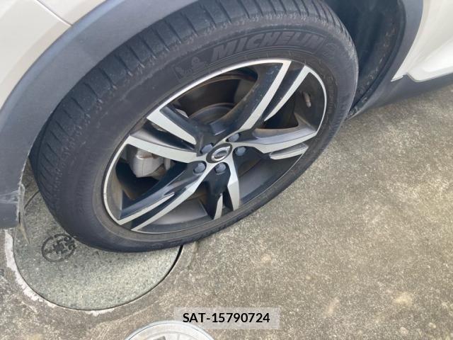 Volvo XC40 2019-11 8564011-6