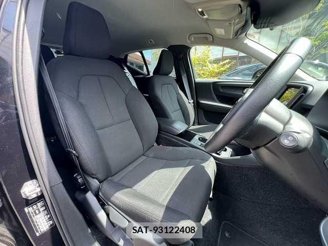 Volvo XC40 2021-07 8629602-10