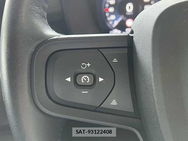 Volvo XC40 2021-07 8629602-4