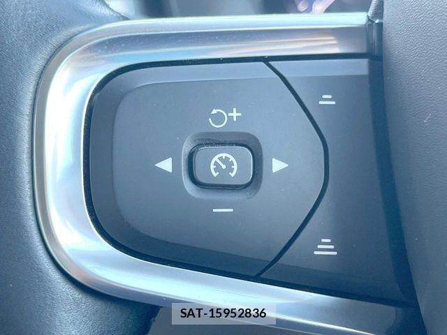 Volvo XC40 2018-09 8629601-7
