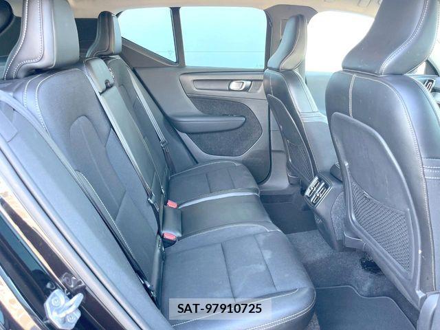 Volvo XC40 2018-09 8629359-9
