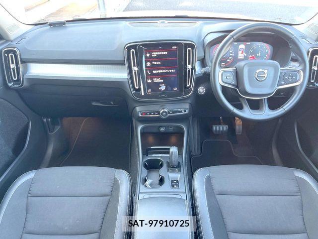Volvo XC40 2018-09 8629359-1