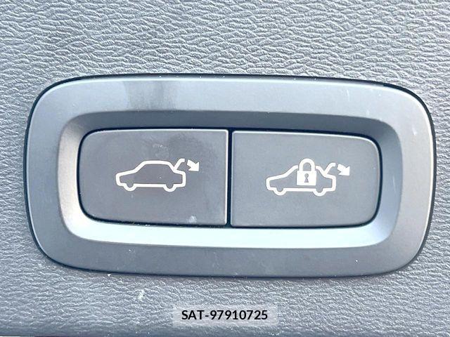 Volvo XC40 2018-09 8629359-6
