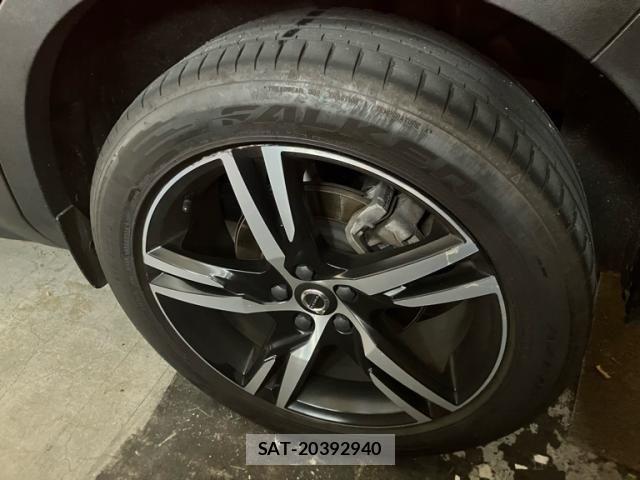 Volvo XC40 2019-10 8667112-7