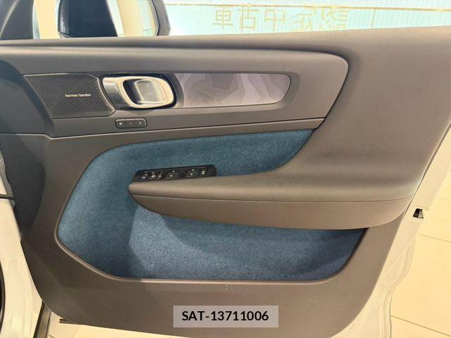 Volvo XC40 2023-06 8662250-23