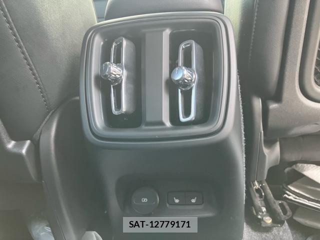 Volvo XC40 2021-09 8686877-11