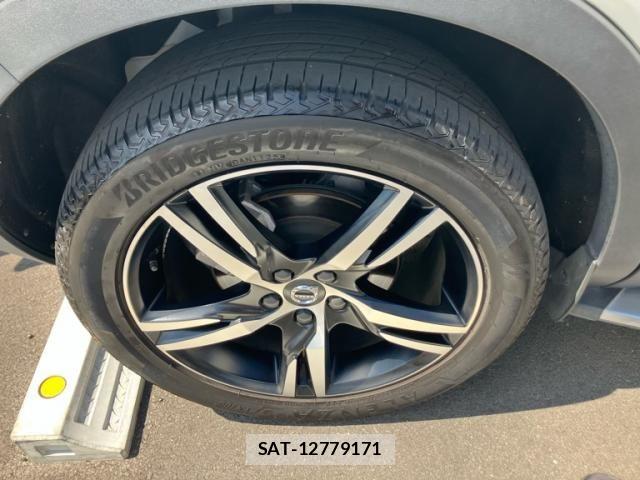 Volvo XC40 2021-09 8686877-13