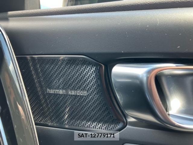 Volvo XC40 2021-09 8686877-19