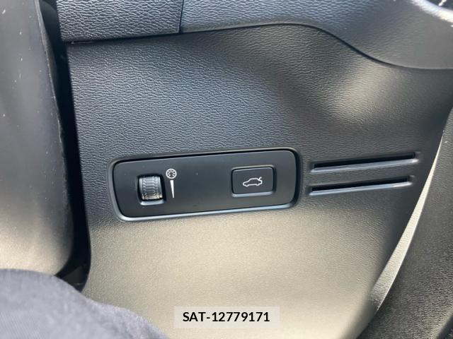 Volvo XC40 2021-09 8686877-23
