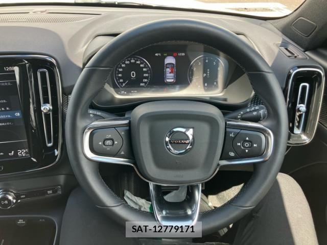Volvo XC40 2021-09 8686877-24