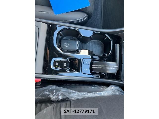 Volvo XC40 2021-09 8686877-25