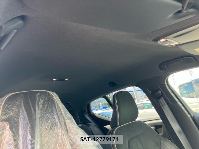 Volvo XC40 2021-09 8686877-8
