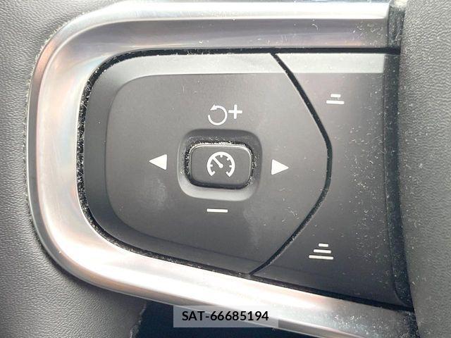 Volvo XC40 2021-10 8746681-5