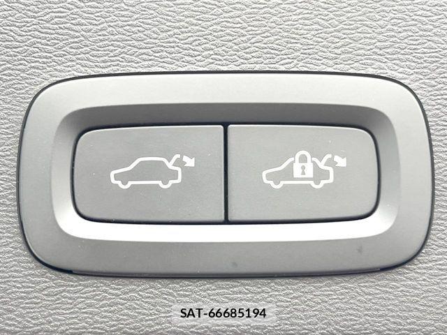 Volvo XC40 2021-10 8746681-7