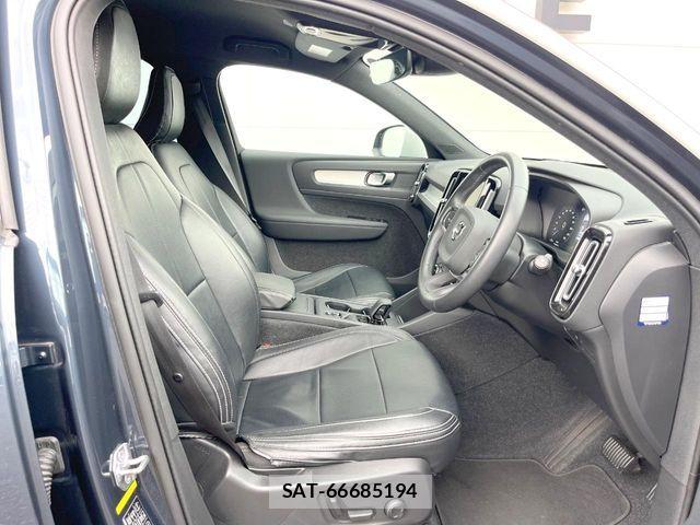 Volvo XC40 2021-10 8746681-8