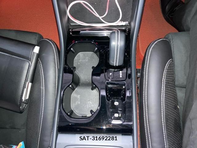 Volvo XC40 2020-07 8782536-20