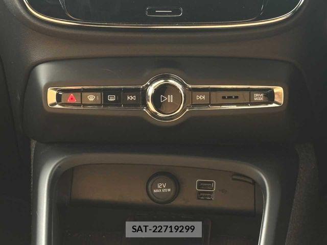 Volvo XC40 2022-03 8797869-9