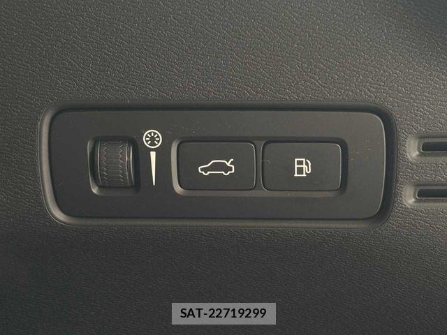 Volvo XC40 2022-03 8797869-12