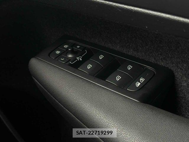 Volvo XC40 2022-03 8797869-13