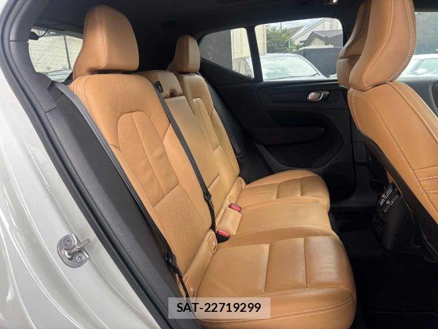 Volvo XC40 2022-03 8797869-20