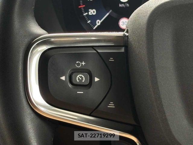 Volvo XC40 2022-03 8797869-4