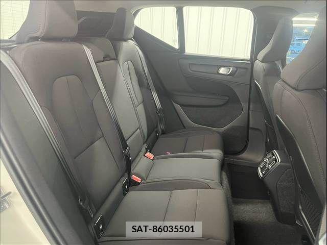 Volvo XC40 2021-07 8797870-11