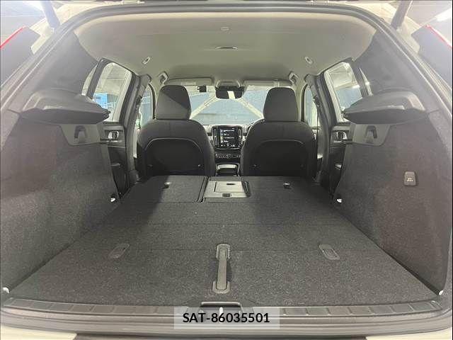 Volvo XC40 2021-07 8797870-12