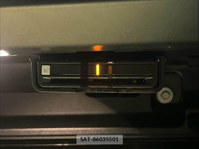 Volvo XC40 2021-07 8797870-7