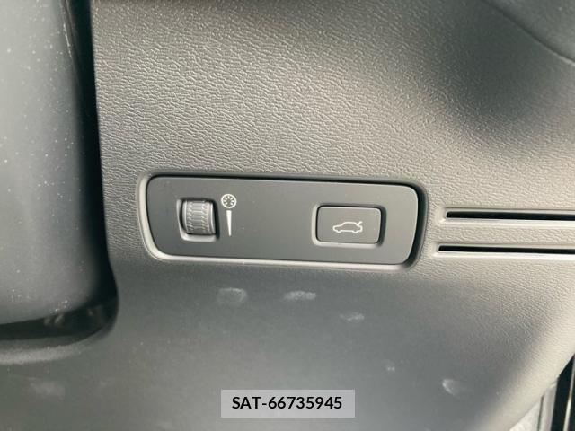 Volvo XC40 2021-11 8832380-16