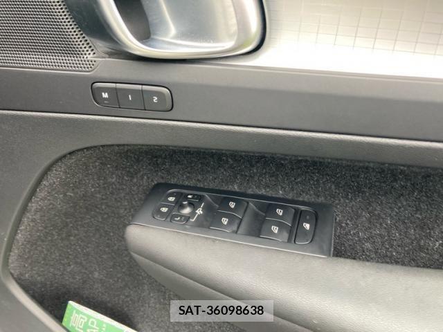 Volvo XC40 2020-03 8882857-12