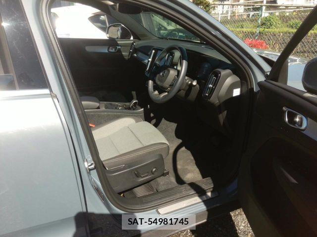 Volvo XC40 2021-09 8882851-1