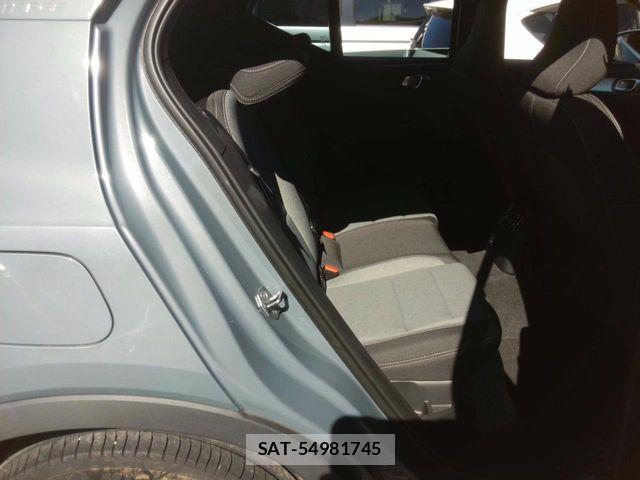 Volvo XC40 2021-09 8882851-6