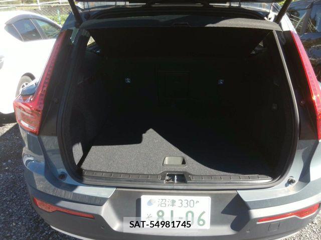Volvo XC40 2021-09 8882851-7
