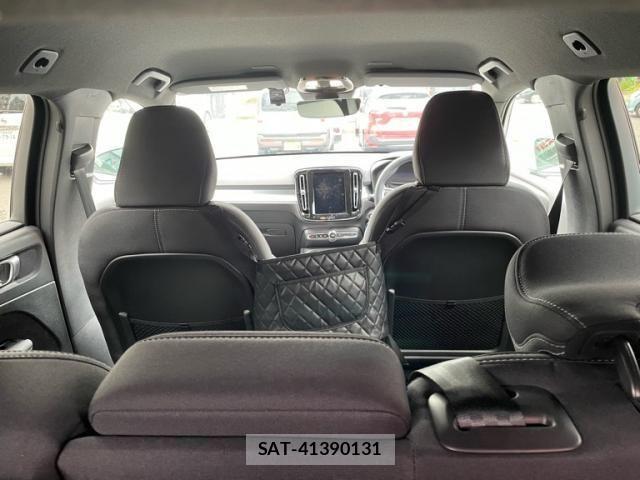 Volvo XC40 2024-10 8882854-5