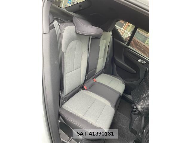 Volvo XC40 2024-10 8882854-6