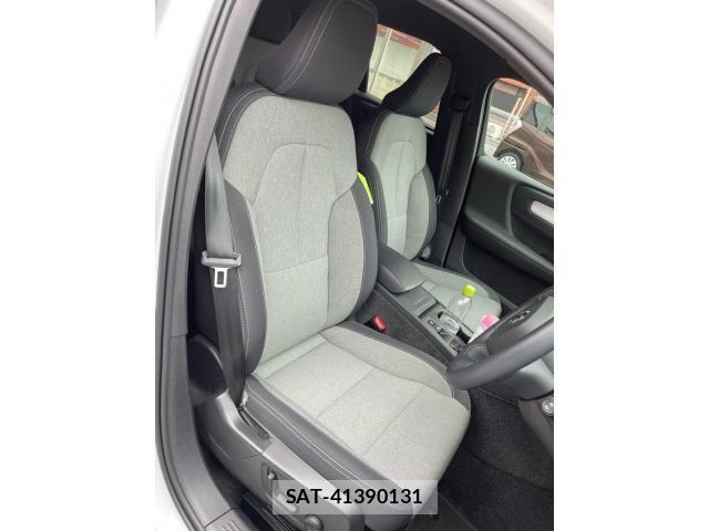 Volvo XC40 2024-10 8882854-8