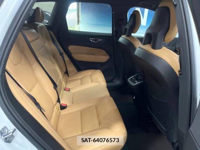Volvo XC60 2018-06 526567-8