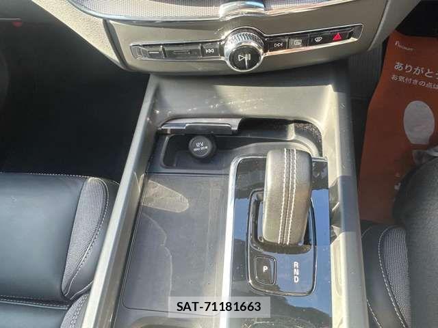 Volvo XC60 2021-12 708384-9