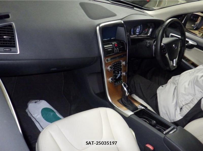 Volvo XC60 2016-07 800824-4