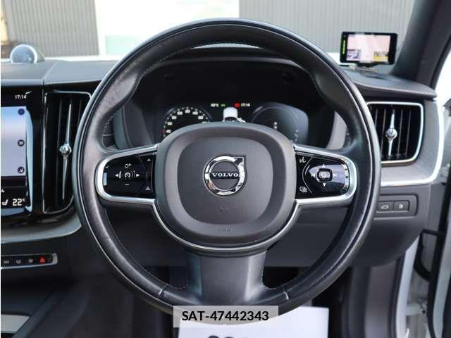 Volvo XC60 2017-09 1180709-12