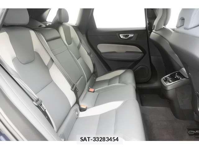 Volvo XC60 2022-03 1226103-15