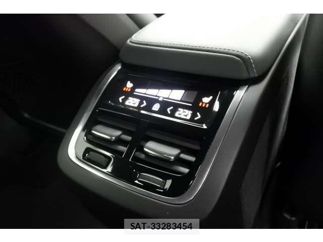 Volvo XC60 2022-03 1226103-18