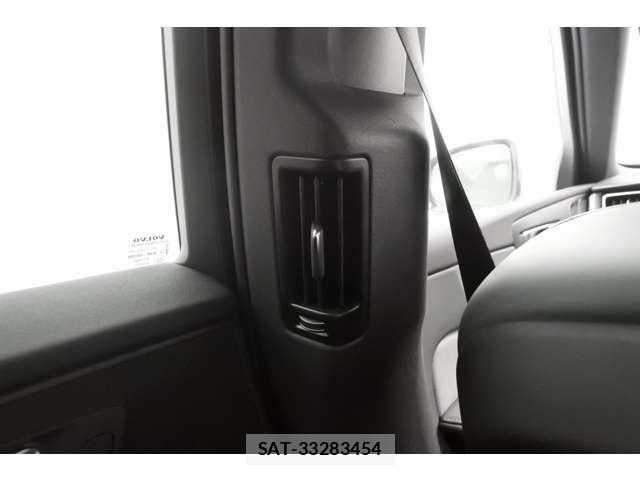 Volvo XC60 2022-03 1226103-19